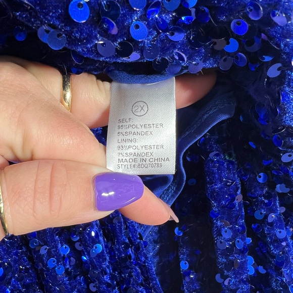 Elegant Blue Sequin Gown - Picture 4 of 4